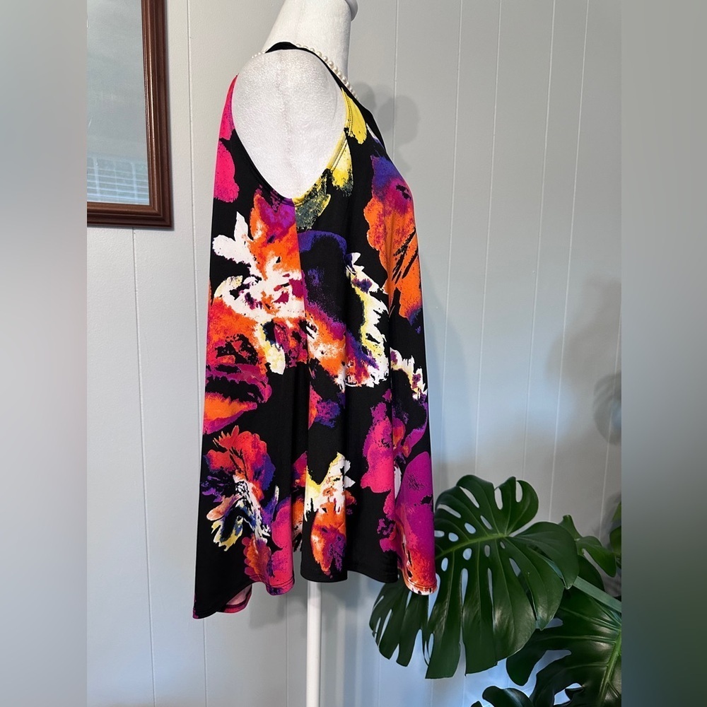 🛍️ NWT ND beautiful multi color sleeve less swig-top size Small - Picture 3 of 8